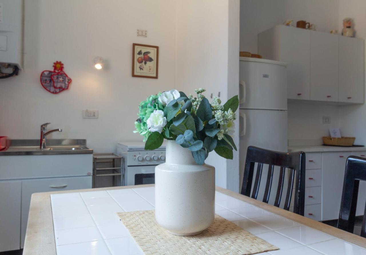 Mamma Ciccia Holiday Home - Confalonieri مانديلو ديل لاريو المظهر الخارجي الصورة